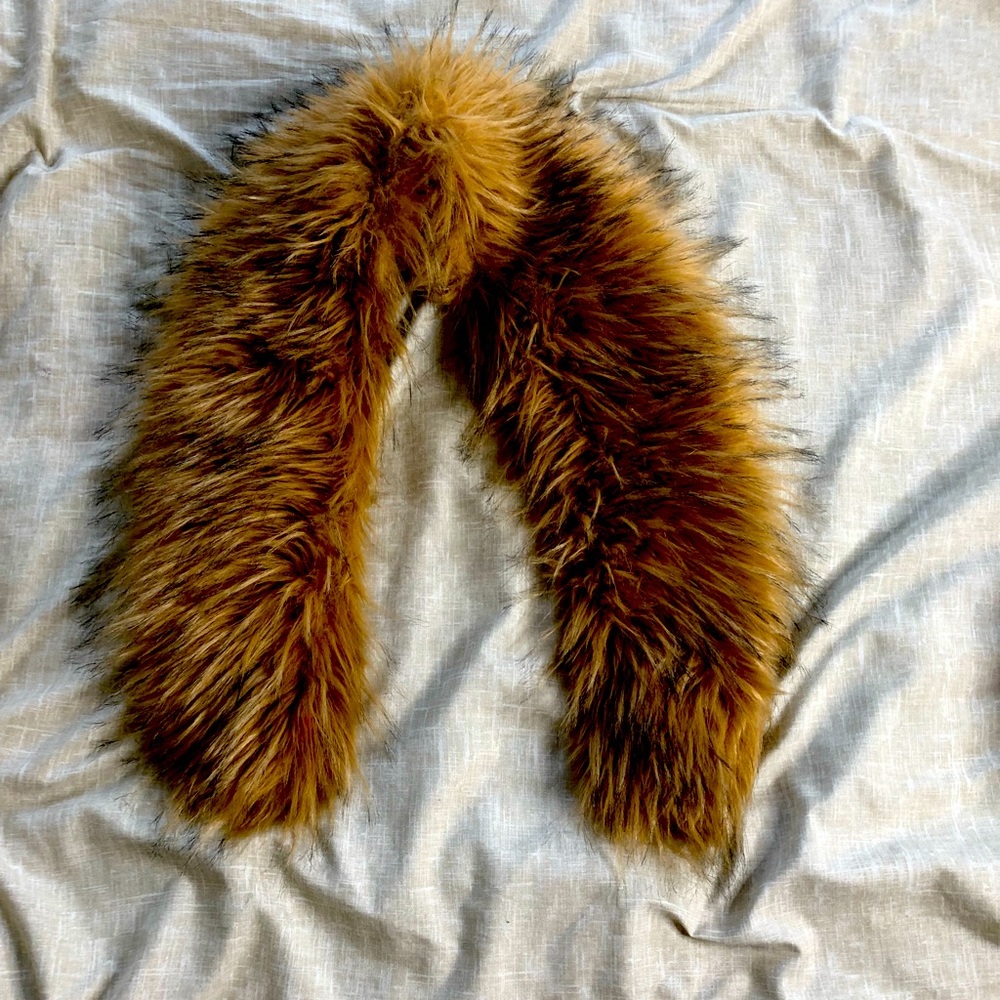 Brown detachable Faux Fur collar